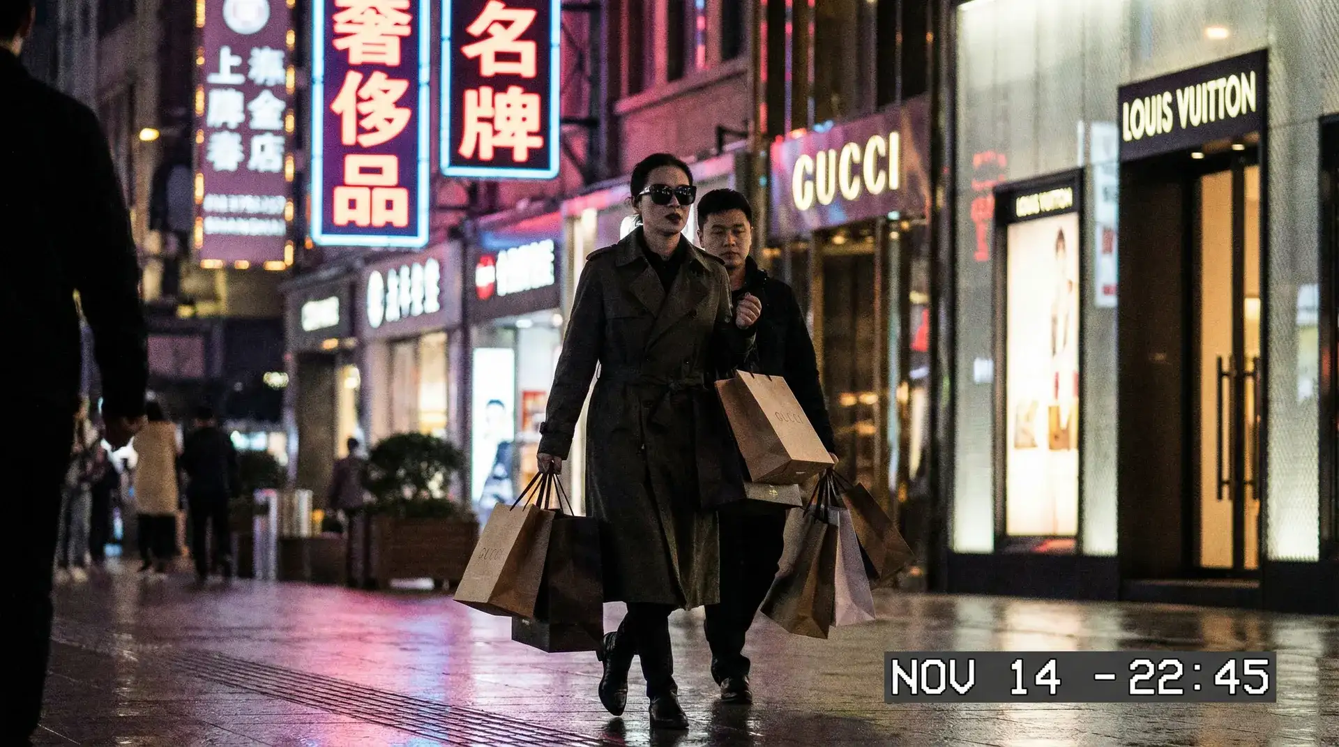 苹果体育app - 奢侈品购物被拍